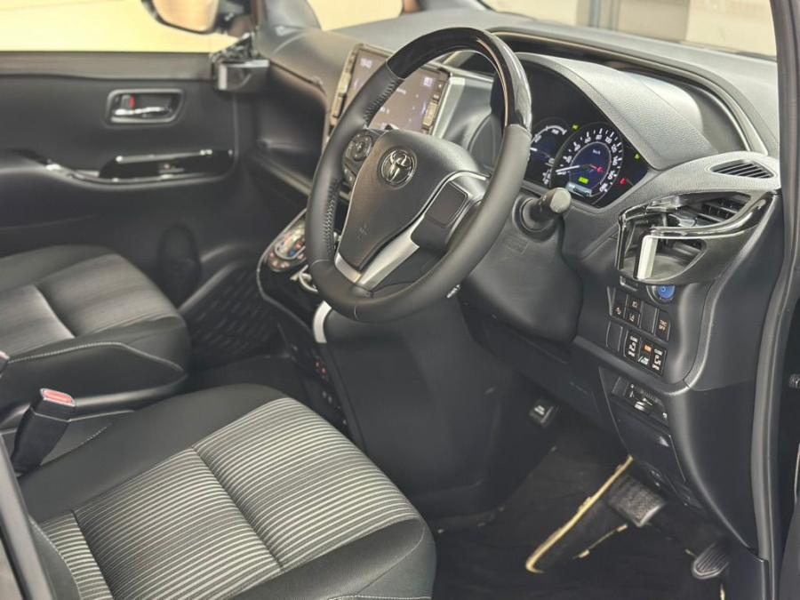 Voxy Hybrid ZS 煌II Modelista - Image 9